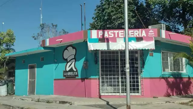 El robo fue perpetrado durante la madrugada; los delincuentes se llevaron cerca de 2 mil pesos de cambio de la caja y diversos artículos del comercio.