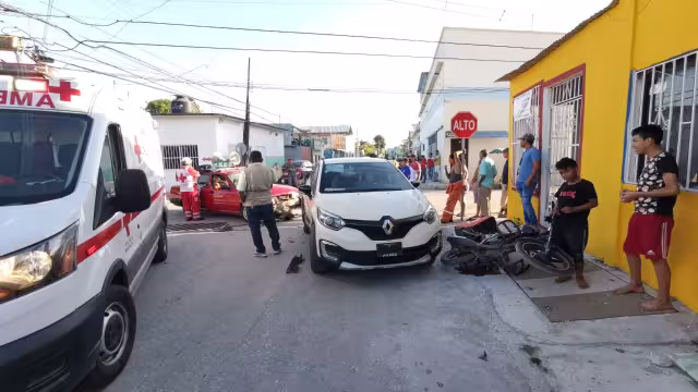 Tres vehículos se vieron involucrados en un choque en Ciudad del Carmen