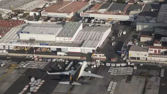 Roban avión del AICM