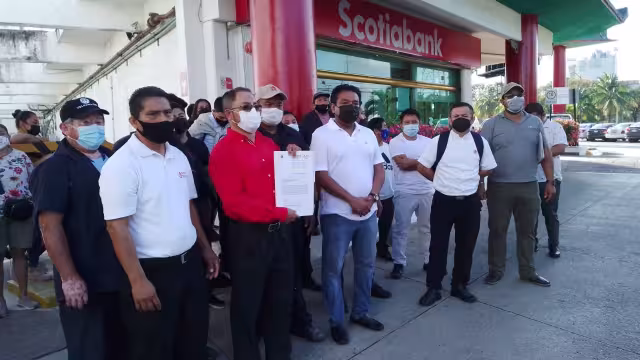 Los empleados del restaurante Hong Kong exigieron que la empresa respete la Ley Federal del Trabajo