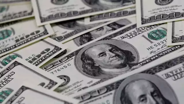 El tipo de cambio promedio del dólar en México es de 20.39 pesos. A la compra se ubica en 20.14 pesos y a la venta en 20.64