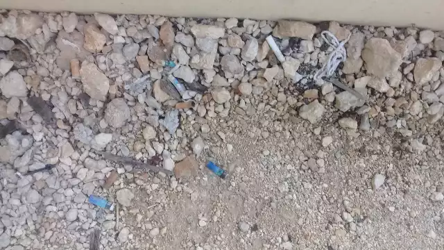 Ambientalistas aseguran que una sola colilla de cigarro en el mar es capaz de contaminar 50 litros de agua dulce y ocho litros de agua salada