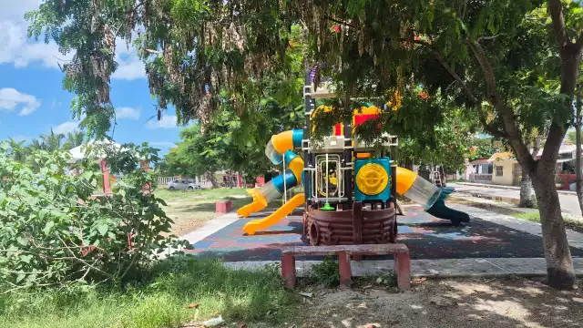 Parque infantil en penumbra: piden intervención urgente en Planchac