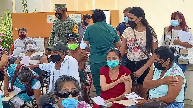 Se aplicó la vacuna de la marca AstraZeneca