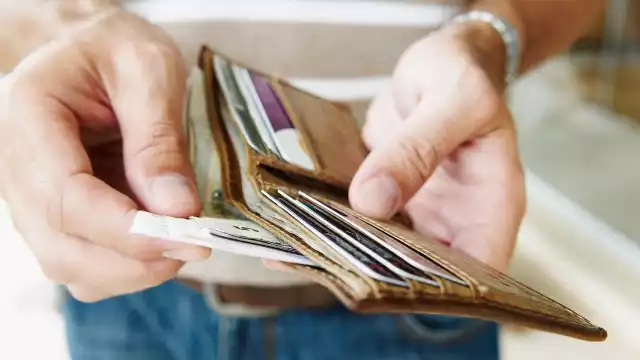 Policía devuelve cartera extraviada en Tasqueña