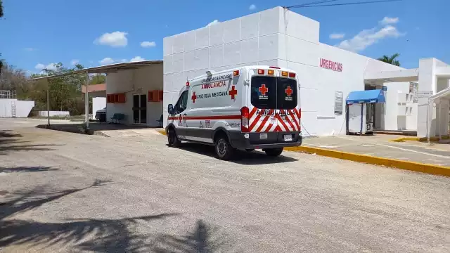 La madre recibió apoyo de la ambulancia de la Cruz Roja para el traslado