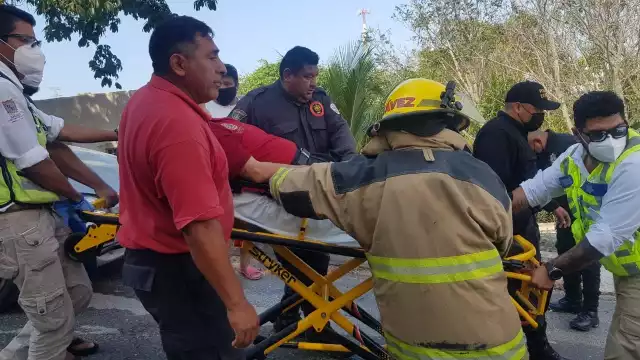 El bombero salió lesionado mientras realizaba sus labores