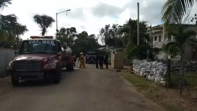 Los bomberos acudieron al lugar de los hechos