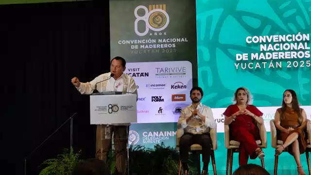 Joaquín Díaz Mena asistió a la Convención Nacional de Madereros en Mérida