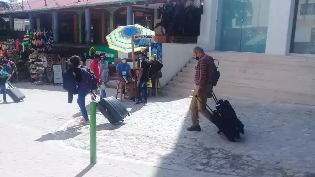 La terminal marítima de Playa del Carmen lució con poco flujo de visitantes nacionales