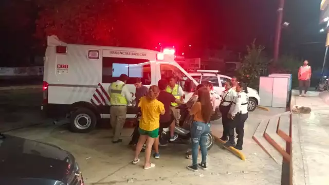 Lo tuvieron que trasladar a un hospital para ponerle puntos a uno, mientras que el agresor huyó