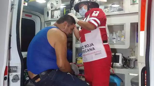 El joven no sólo no encontró su cartera, terminó con golpe en la cabeza