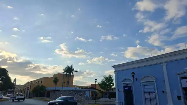 El cielo ha lucido despejado, pero podrían caer algunas lluvias leves.