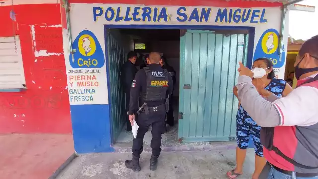 Al lugar arribaron elementos de la Policía Municipal quiénes detuvieron a la mujer