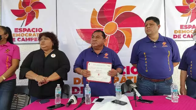 Esperan que el Instituto Electoral del Estado de Campeche les brinde el documento oficial