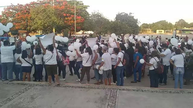 Manifestantes llegan a las afueras del  Centro de Reinserción Femenil que se ubica en Mérida