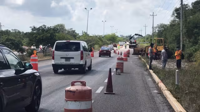 Como medida provisional, desde ayer martes se decidió cerrar los carriles centrales de la vialidad