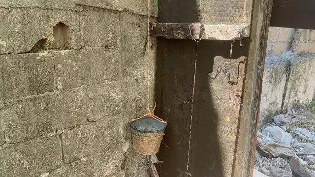 Utilizan una cubeta para intercambia la droga por dinero sin exponerse a un ataque