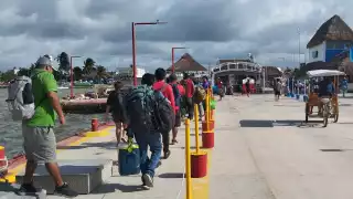 Más de 200 personas abandonan la isla Holbox gracias a la evacuación gratuita