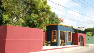 El hostal La Catrina se mantiene acordonado por la Fiscalía de Yucatán
