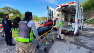 Motociclista lesionado en choque con camioneta en periférico de Campeche