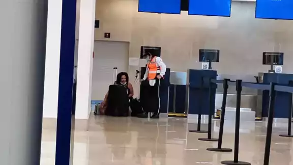 La mujer no pudo viajar a su destino La mujer no pudo viajar a su destino