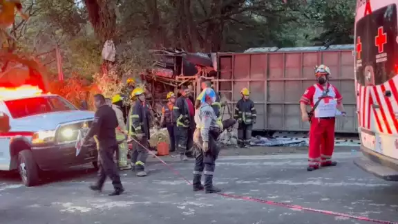 La circulación vehicular fue cerrada en lo que se realizaban los trabajos de rescate La circulación vehicular fue cerrada en lo que se realizaban los trabajos de rescate