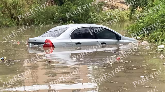 Calles inundadas y sin luz fueron algunos de los daños causados por las fuertes lluvias.