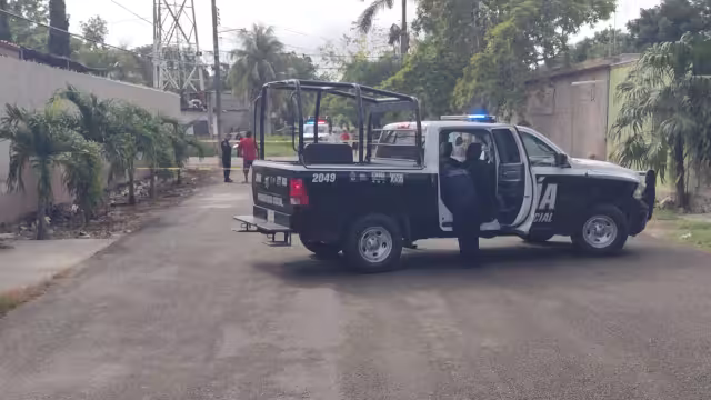 Una mujer quedó tendida en plena calle, luego de desvanecerse; paramédicos de la Cruz Roja confirmaron su muerte