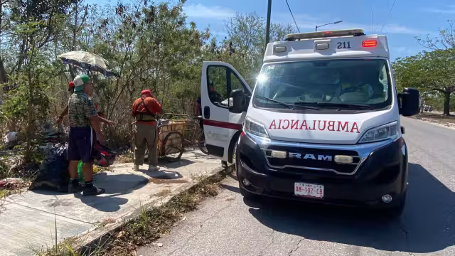 Encuentran a adulto mayor tirado en la maleza en Campeche; se negó a ir al hospital
