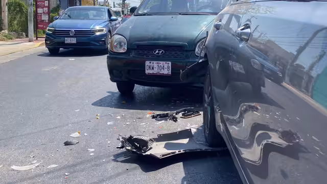 Choque por alcance en San Román deja daños materiales