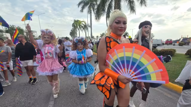 El Malecón de la Ciudad se pintó de colores con este derrotero anual