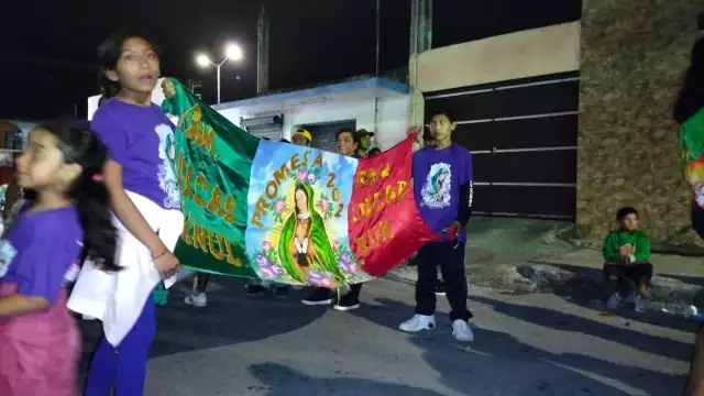 Muchas personas llegaron esta noche para cantarle a la morenita del Tepeyac