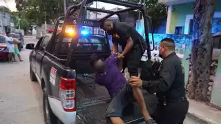 Los agentes policiacos de Campeche lo trasladaron a las instalaciones de Seguridad Pública en la ciudad