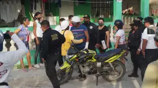 Familiares del motociclista intentaron impedir que se llevaran al responsable