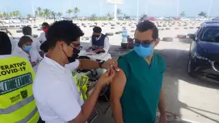 Los treintañeros esperaron tres meses para recibir la segunda dosis