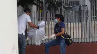 Otra manta fue colgada en el paradero de Chedraui turquesa