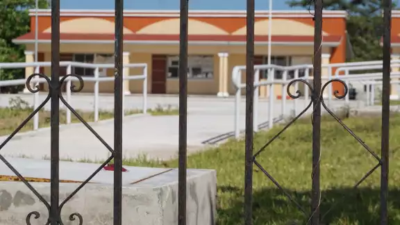 Las personas expuestas al caso positivo están bajo vigilancia por 14 días Las personas expuestas al caso positivo están bajo vigilancia por 14 días