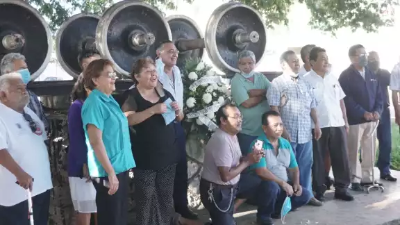 Un grupo de 10 personas, ex trabajadoras de trenes, reconocieron al maquinista sonorense