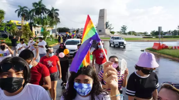 Activistas planean una marcha del orgullo Activistas planean una marcha del orgullo