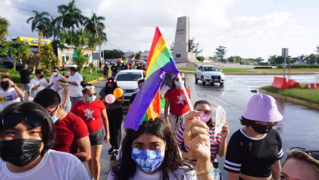 Activistas planean una marcha del orgullo