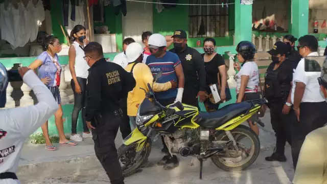 Familiares del motociclista intentaron impedir que se llevaran al responsable