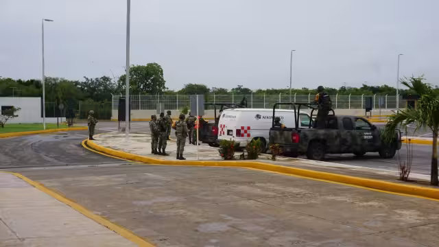 Militares quedaron varados esperando un vuelo que nunca llegó