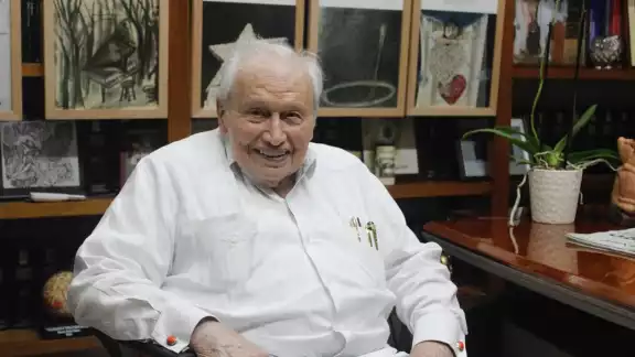 Don Mario Renato Menéndez Rodríguez, fundador de los diarios Por Esto! Don Mario Renato Menéndez Rodríguez, fundador de los diarios Por Esto!