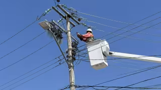 Más de 700 reportes por apagones en Yucatán; CFE mantiene trabajos para restablecer el servicio