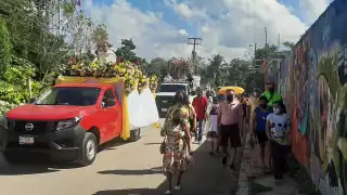 A pie, a caballo, en bicicleta, triciclos, moto taxis y hasta vehículos particulares, acudieron los feligreses