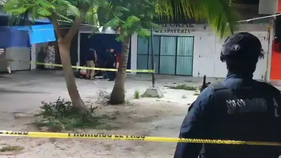 Fue en la esquina de las calles Cocoteros con Anona Fue en la esquina de las calles Cocoteros con Anona