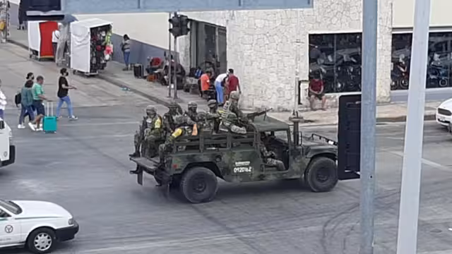 Uno de los turistas indicó que un hombre se le acercó en la Quinta Avenida y sin reparo, le ofreció drogas