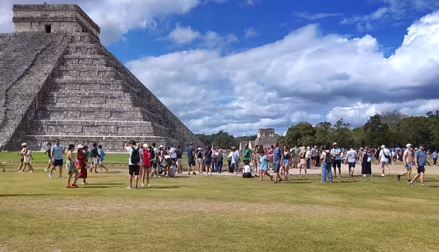 Continúan mesas de diálogo entre INAH, artesanos y autoridades por Chichén Itzá