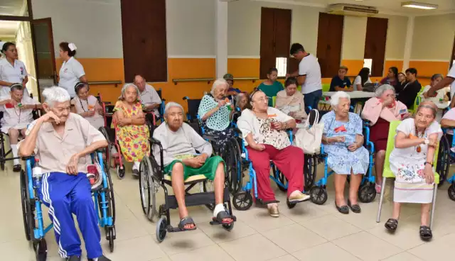 Muchos de los abuelitos están enfermos y discapacitados.